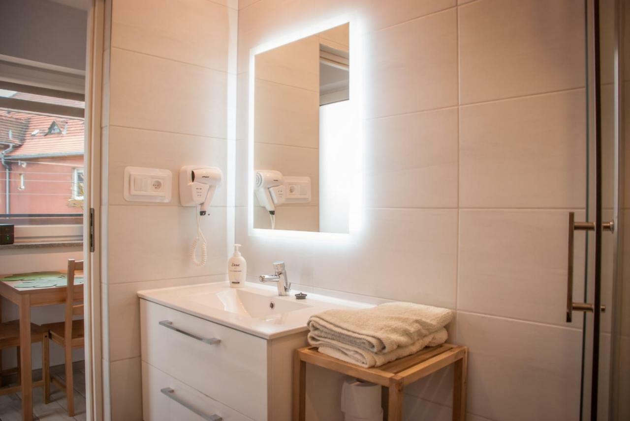 Noclegi "Boczna 5A" Apartamenty Goscinne ชตอฟนอ-สดรูย ภายนอก รูปภาพ