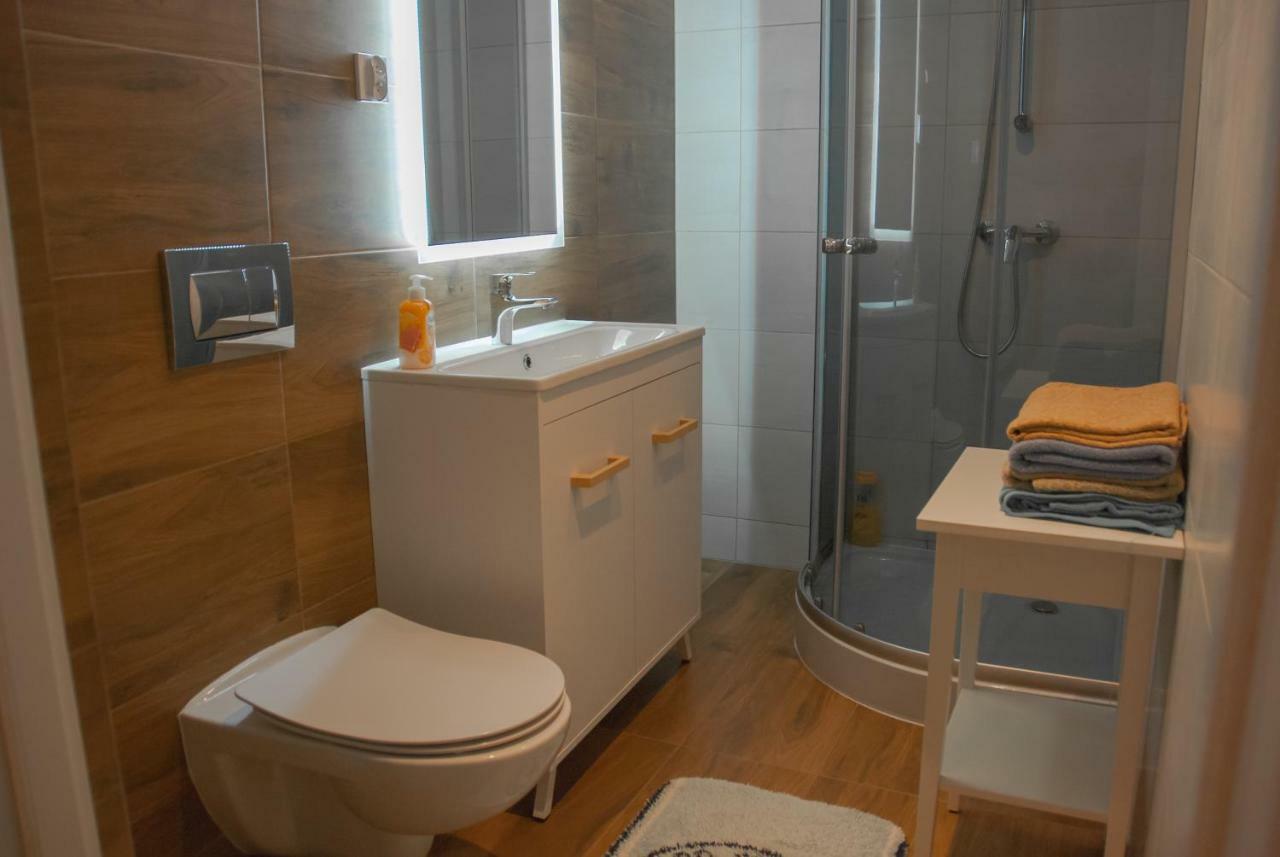Noclegi "Boczna 5A" Apartamenty Goscinne ชตอฟนอ-สดรูย ภายนอก รูปภาพ